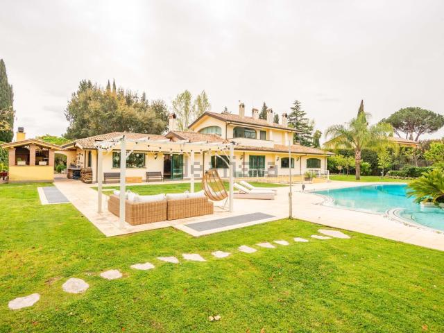 Case e ville in vendita di 900 m² in Largo Olgiata