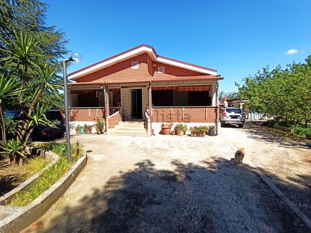 Case e ville in vendita di 90 m² in Contrada Baratelle, 11