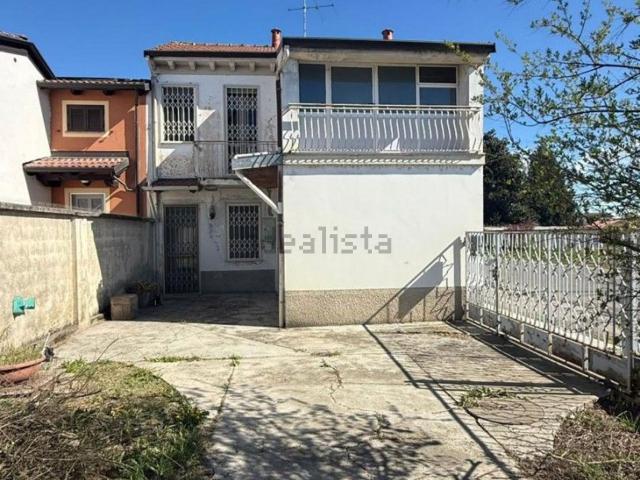Case e ville in vendita di 90 m² in Strada Vecchia Vercelli, 64