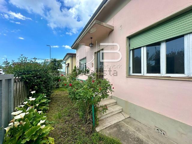 Case e ville in vendita di 90 m² in Via Vecchianese