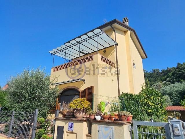Case e ville in vendita di 90 m² in Via Vittorio Veneto