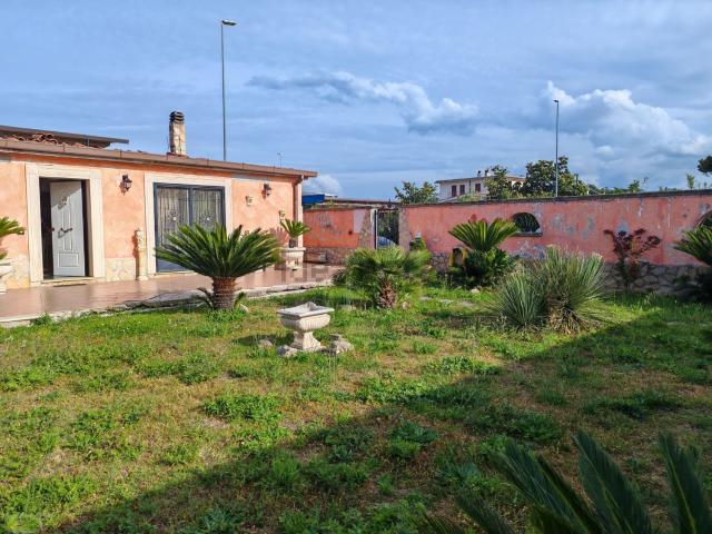 Villetta bifamiliare in vendita di 90 m² in Via Bitti
