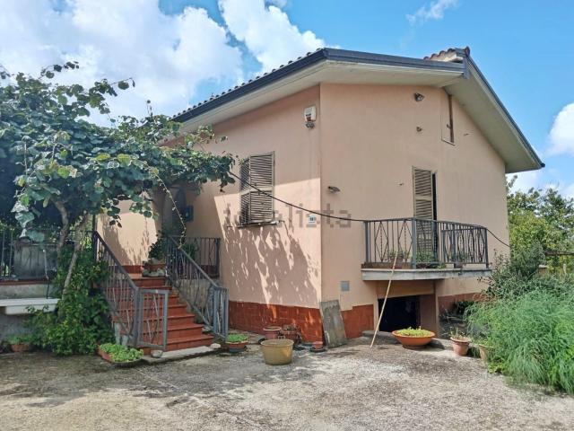 Case e ville in vendita di 90 m² in Via Colle la Torre