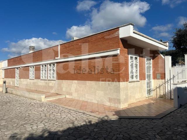 Case e ville in vendita di 90 m² in Via dei Cavalli Marini, 108