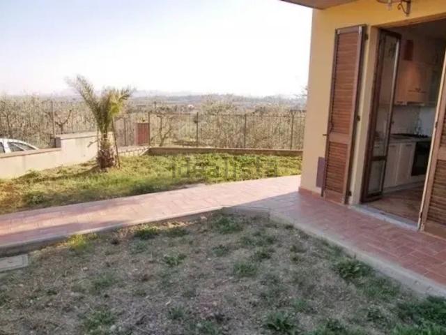 Case e ville in vendita di 90 m² in Via del Duca