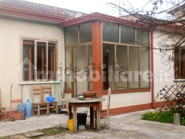 Case e ville in vendita di 90 m² in Via delle Marmarole