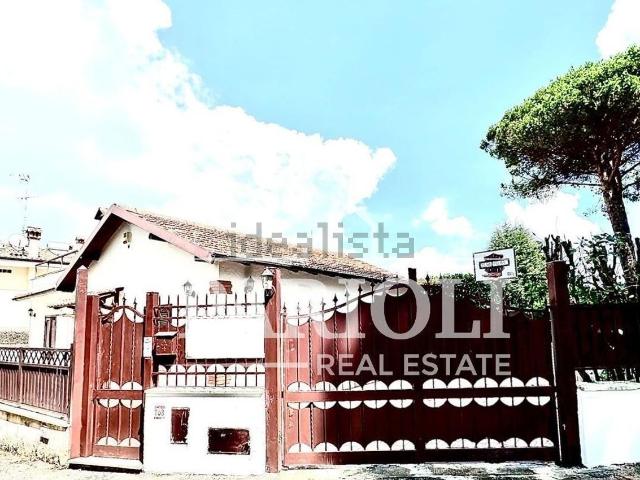 Case e ville in vendita di 90 m² in Via Guglielmo Quattrucci