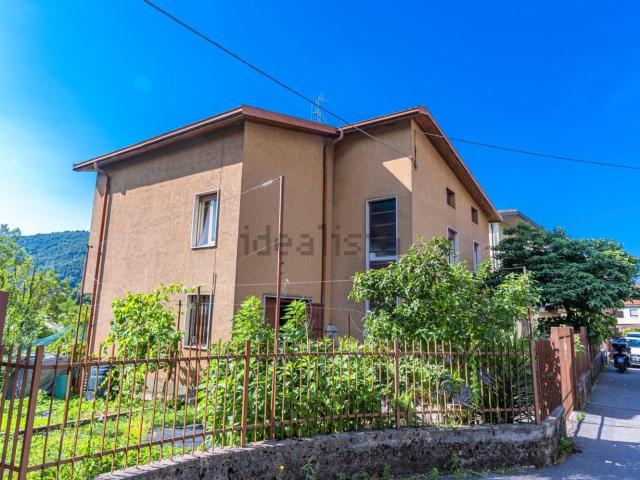 Case e ville in vendita di 90 m² in Via L. Pellicioli, 10