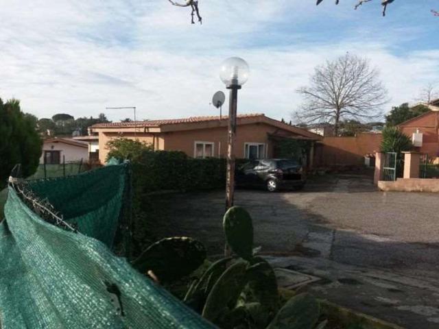 Case e ville in vendita di 90 m² in Via Mario Apollonio, 85