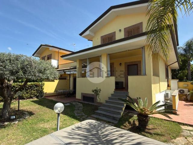 Case e ville in vendita di 90 m² in Via Nino Manfredi, 12