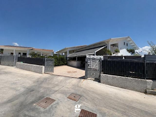 Case e ville in vendita di 90 m² in Via Pietra Bianca