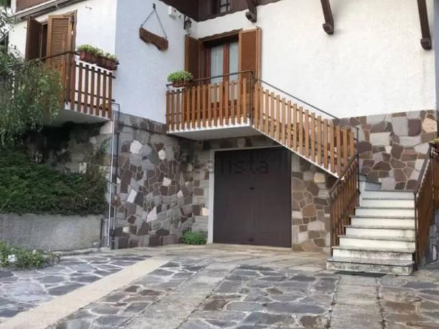 Case e ville in vendita di 90 m² in Via Pradegnano