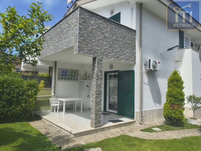 Case e ville in vendita di 90 m² in Via R. Fucini