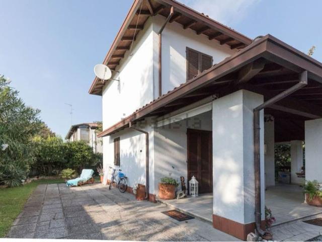 Case e ville in vendita di 90 m² in Viale degli Ulivi, 176