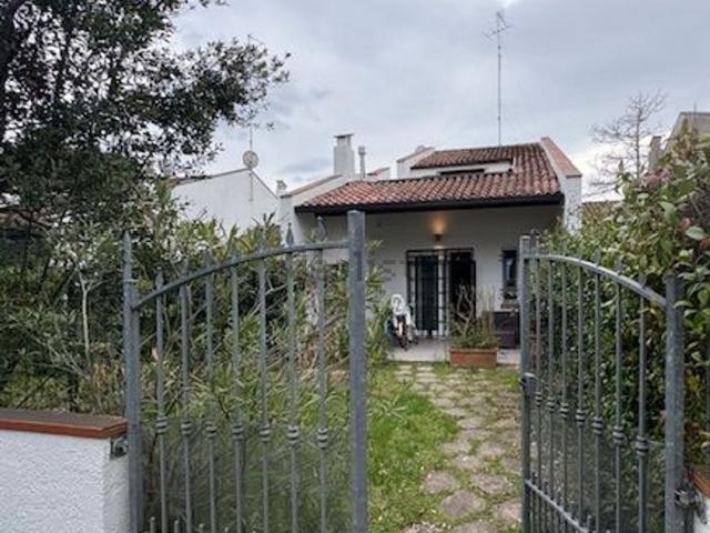 Case e ville in vendita di 90 m² in Viale G. Puccini
