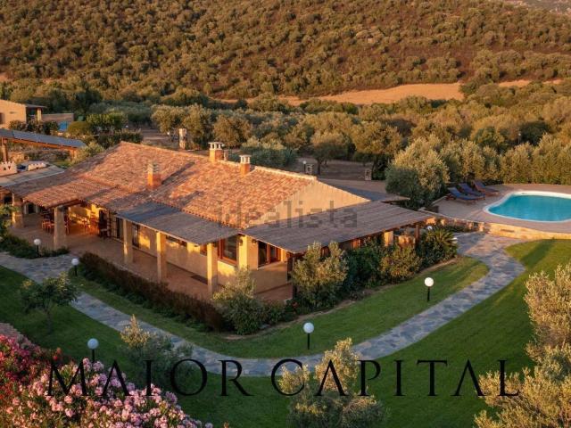 Case e ville in vendita di 91 m² in Via La Sarra di lu Cani
