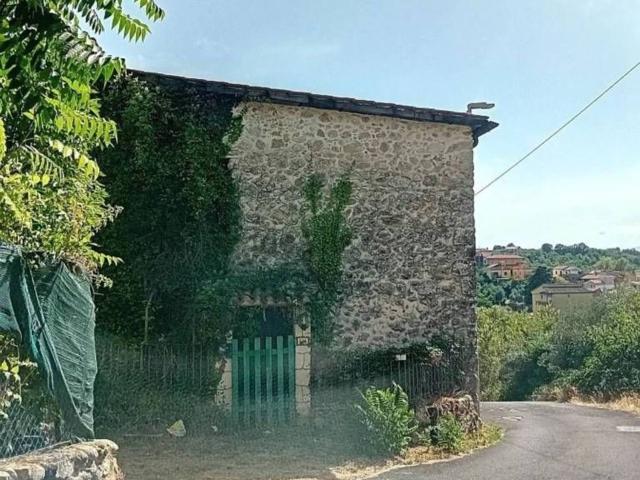 Case e ville in vendita di 91 m² in Via Speluca
