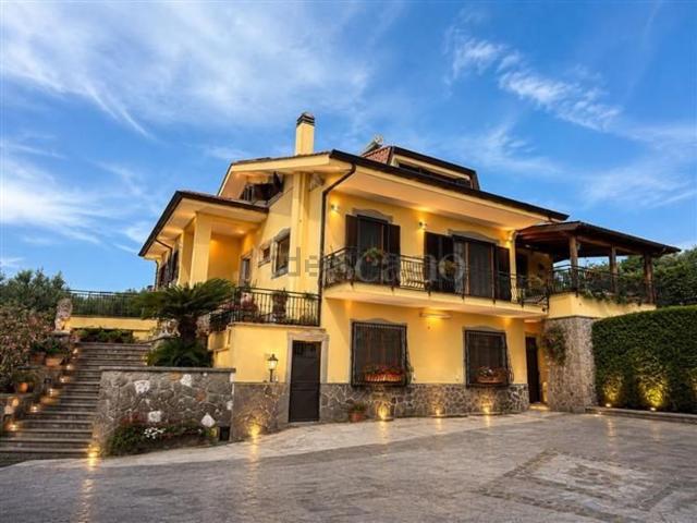 Case e ville in vendita di 920 m² in Via Paganico