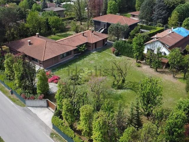 Case e ville in vendita di 925 m²