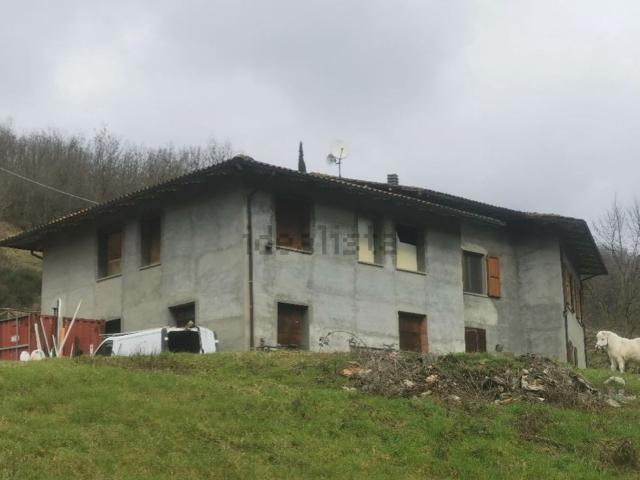 Case e ville in vendita di 925 m² in Via Zena