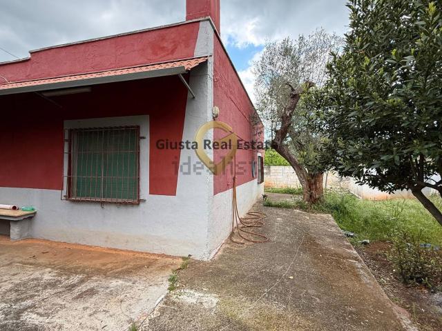 Case e ville in vendita di 92 m² in Via Specchia