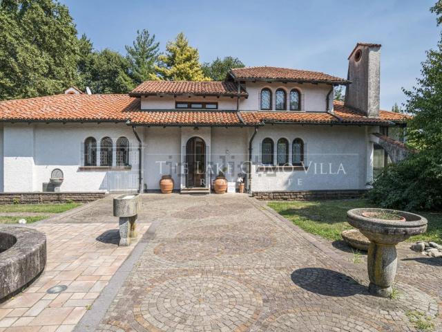 Case e ville in vendita di 930 m²