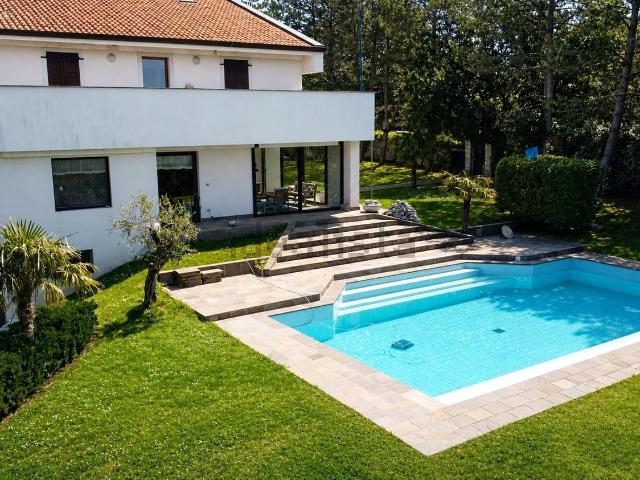 Case e ville in vendita di 930 m² in Frazione Duino