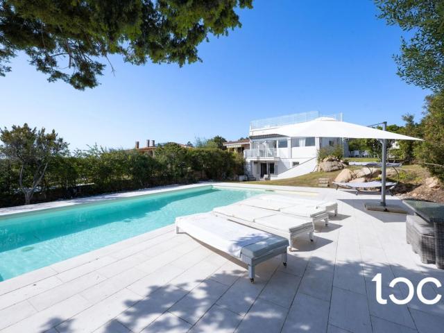 Case e ville in vendita di 935 m²