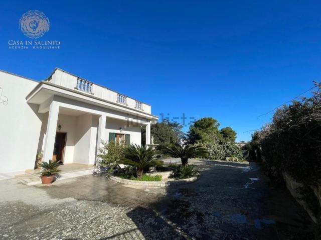 Case e ville in vendita di 942 m² in Via Grassi, 73040