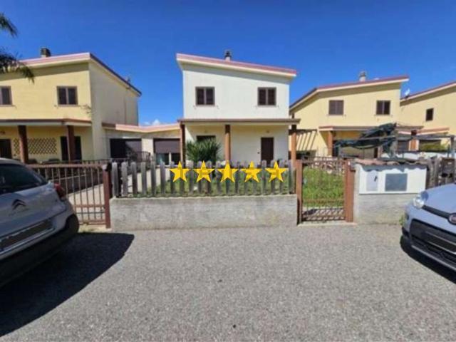 Case e ville in vendita di 94 m² in Via dei Tigli