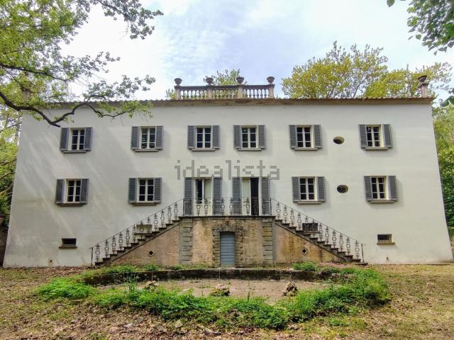 Case e ville in vendita di 950 m² in Via Citernese Aretina