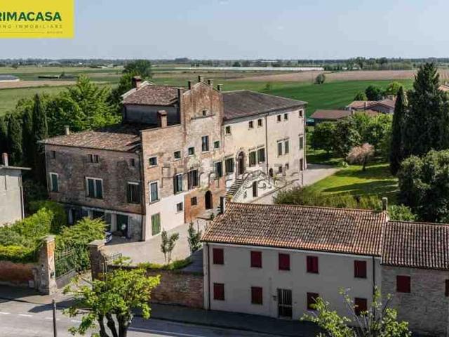 Case e ville in vendita di 950 m² in Via D. Chiesa