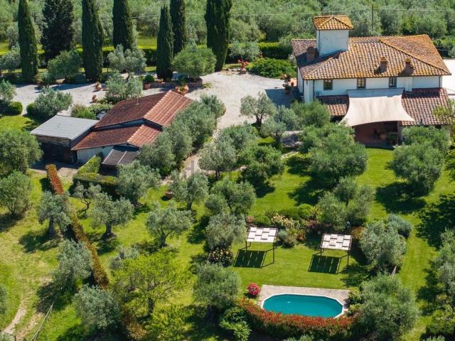 Case e ville in vendita di 950 m² in Via di Colline