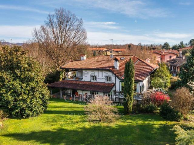 Case e ville in vendita di 950 m² in Via Eupilio