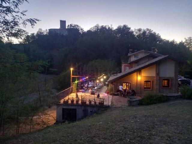 Case e ville in vendita di 957 m² in Località fortunago, 1