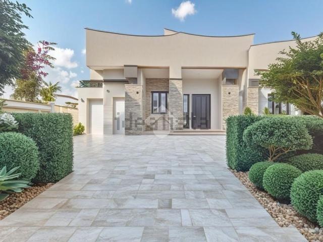 Case e ville in vendita di 95 m² in Strada Per Trullo, 1