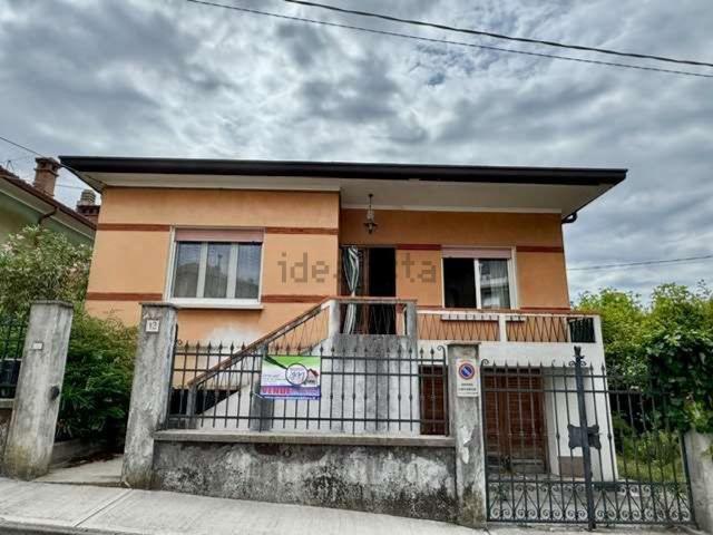 Case e ville in vendita di 95 m² in Via Belforte, 12