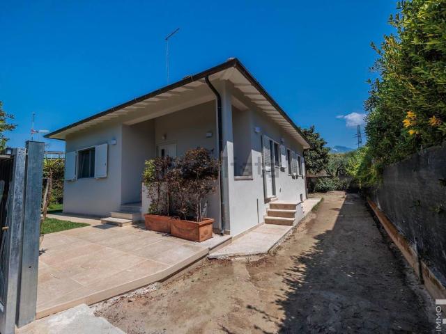 Case e ville in vendita di 95 m² in Via dell&apos Acqua