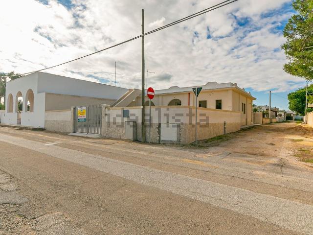 Case e ville in vendita di 95 m² in Via delle Acacie, 98