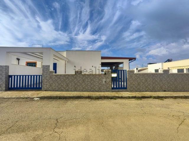 Case e ville in vendita di 95 m² in Via G. Comi