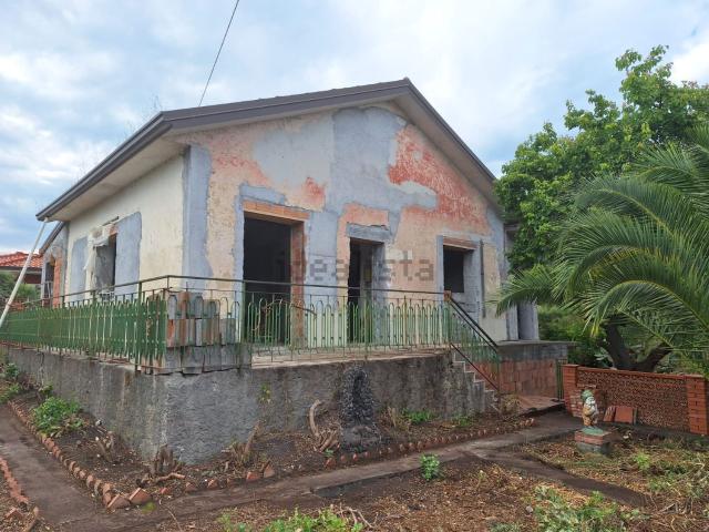 Case e ville in vendita di 95 m² in Via Giuseppe Ungaretti, 8
