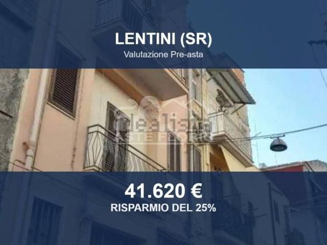 Case e ville in vendita di 95 m² in Via Ionio, 19