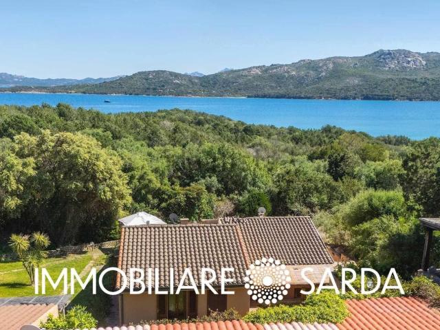 Case e ville in vendita di 95 m² in Via Poltu Mannu