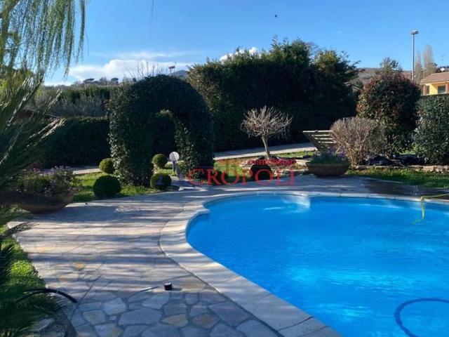 Case e ville in vendita di 95 m² in Via Settevene Est
