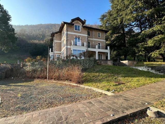 Case e ville in vendita di 960 m² in Via Alessandro Rossi