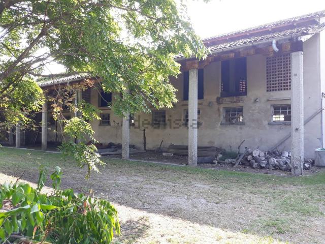 Case e ville in vendita di 960 m² in Via Sottana