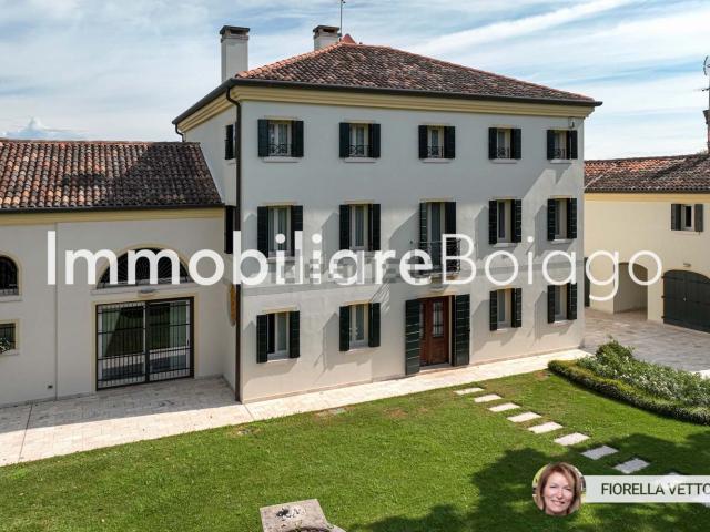 Case e ville in vendita di 980 m²