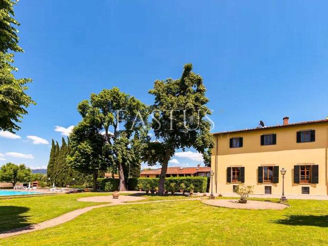 Case e ville in vendita di 980 m² in Via Roma, 12
