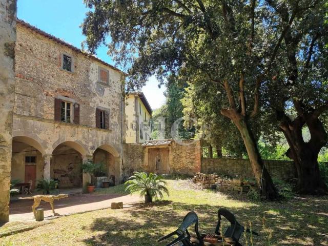 Case e ville in vendita di 980 m² in Via Vittorio Veneto