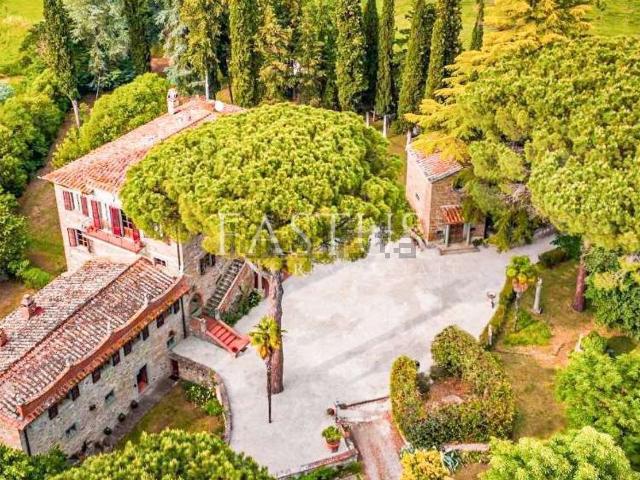 Case e ville in vendita di 985 m² in Via di Valecchie, 2